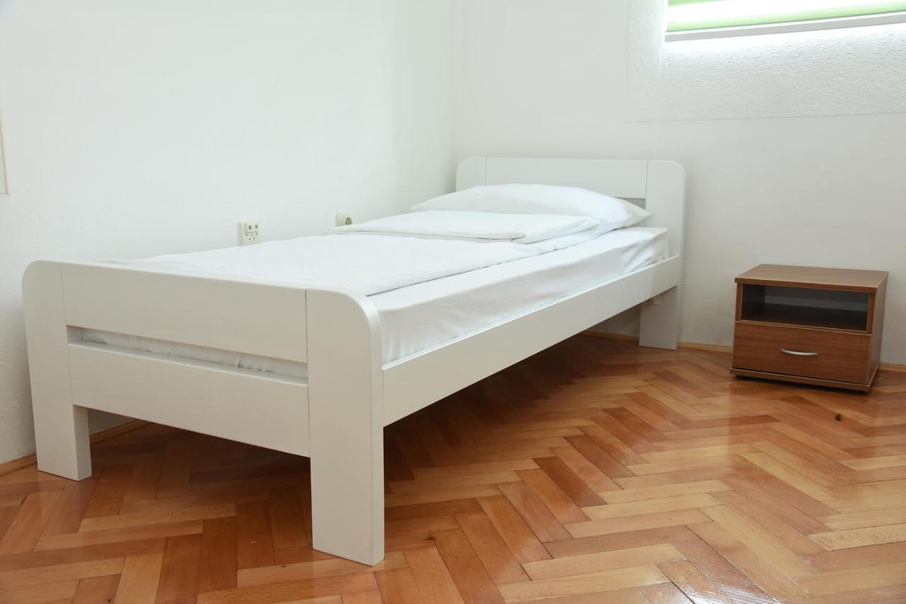 Np Sutjeska Paviljon A 호텔 첸티슈테 외부 사진